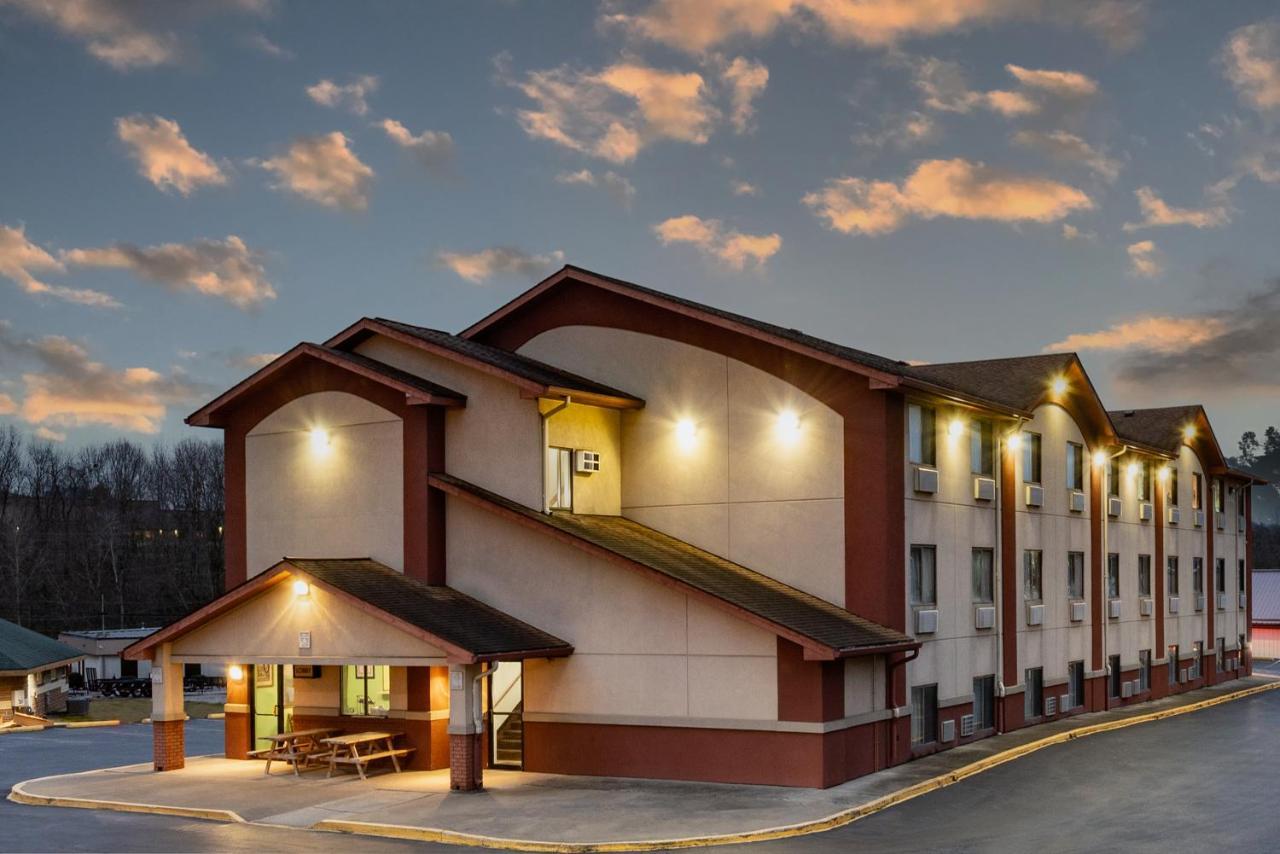 Super 8 By Wyndham Waynesburg Hotel Buitenkant foto