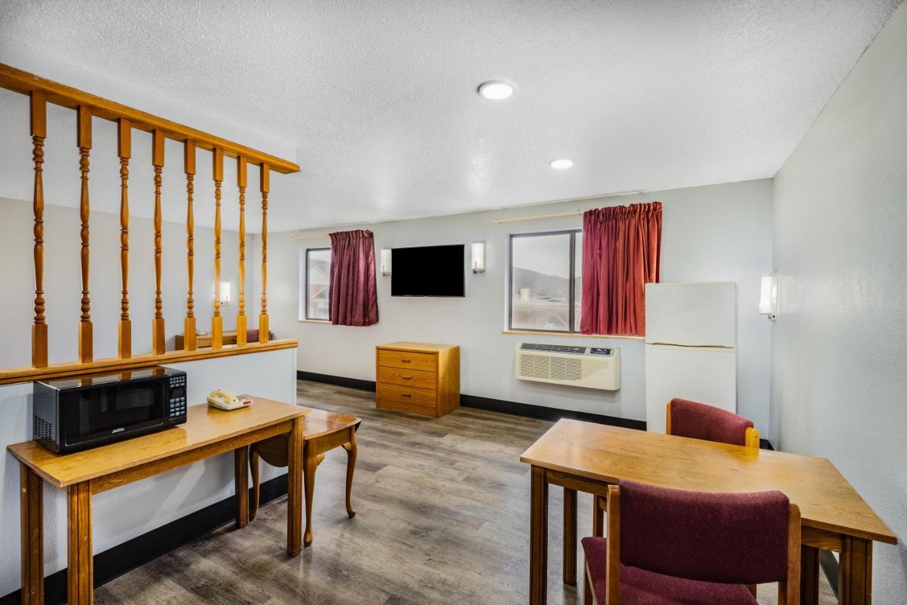 Super 8 By Wyndham Waynesburg Hotel Buitenkant foto