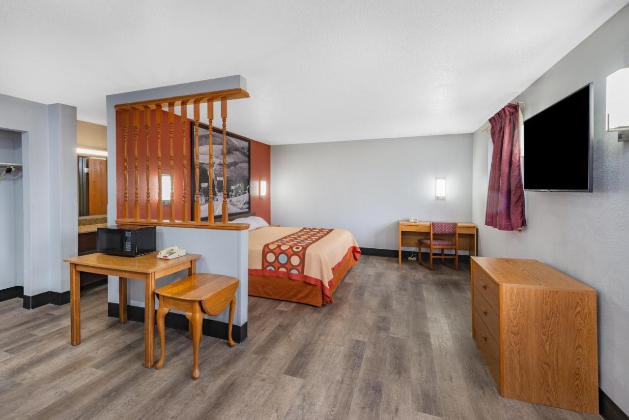 Super 8 By Wyndham Waynesburg Hotel Buitenkant foto