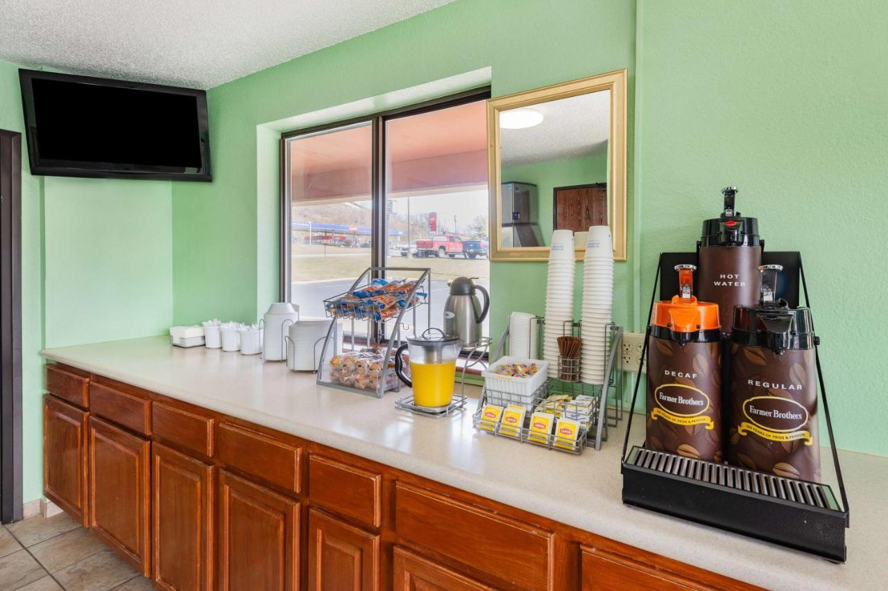Super 8 By Wyndham Waynesburg Hotel Buitenkant foto